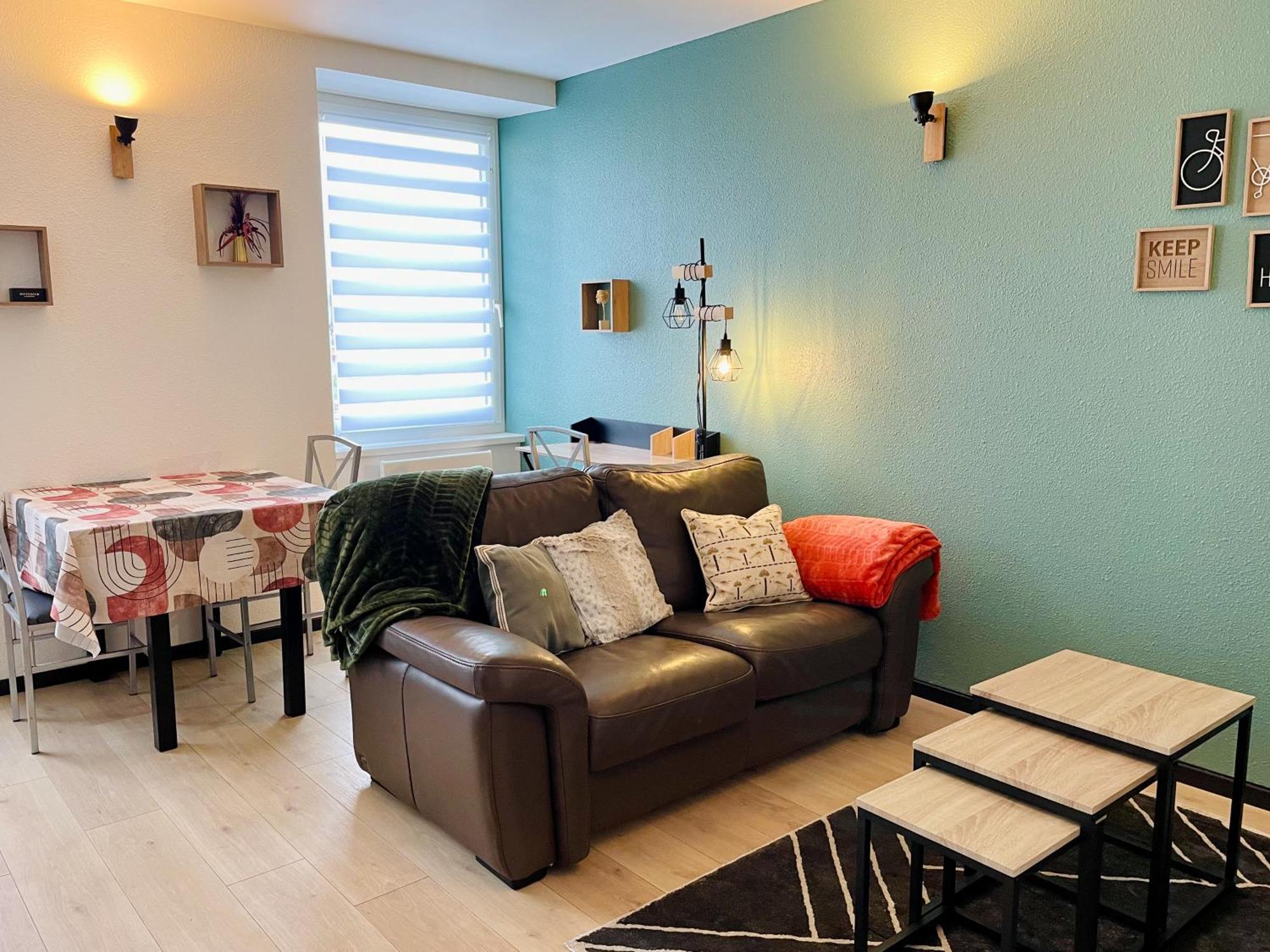 Joli Appartement Avec Parking Montbéliard Екстериор снимка
