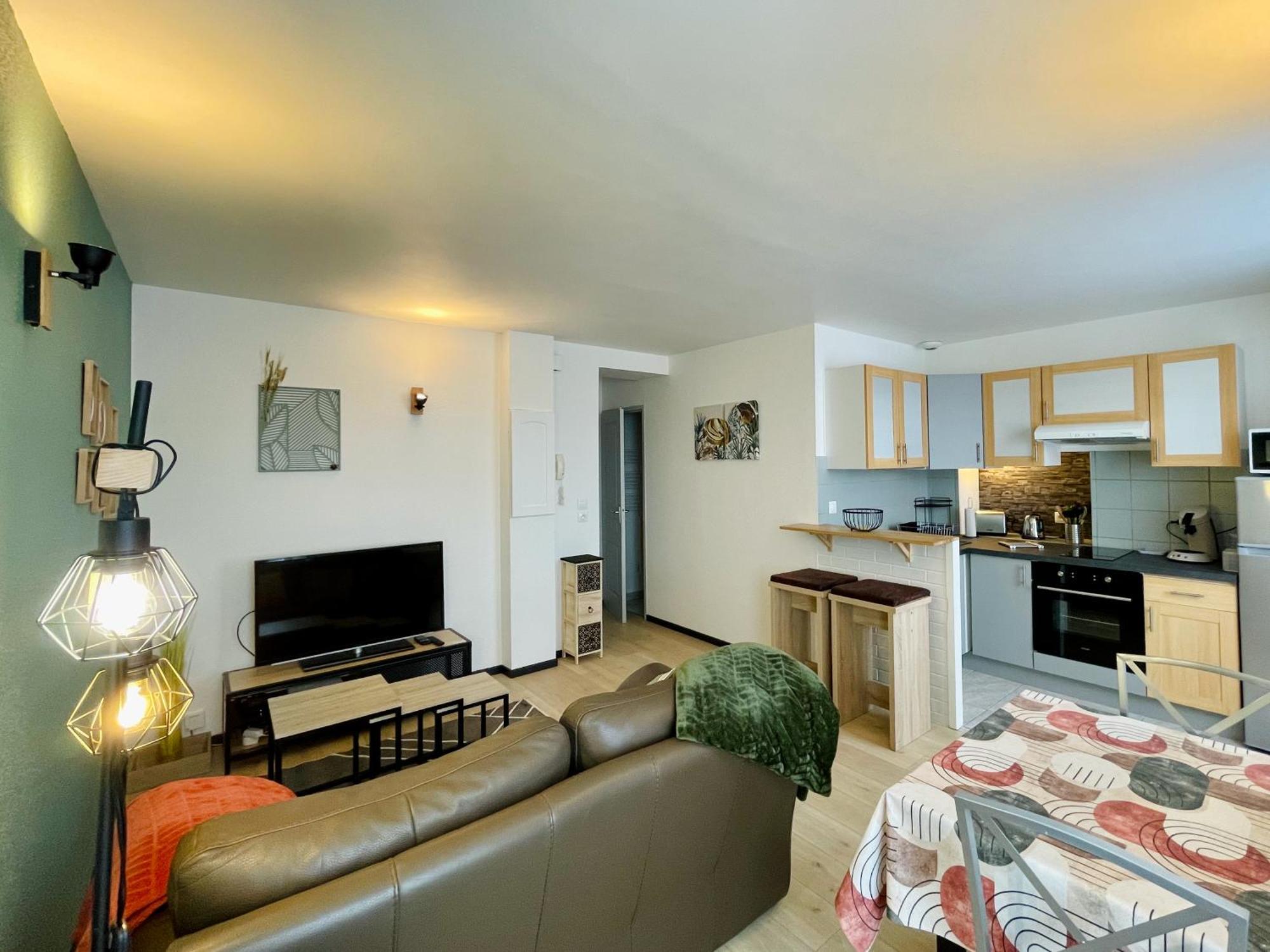 Joli Appartement Avec Parking Montbéliard Екстериор снимка